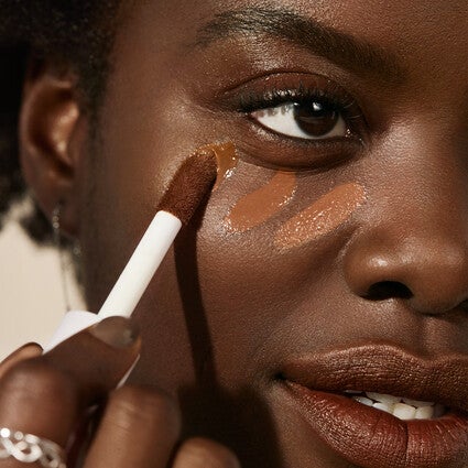 Hydrating Camo Concealer, Light Ivory - light with neutral warm undertone