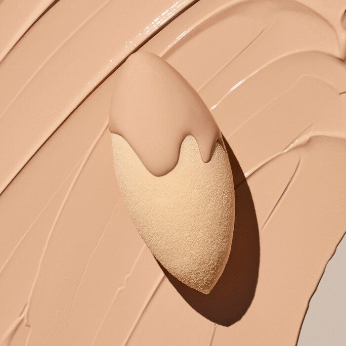 Dual ended beauty sponge for hard to reach areas