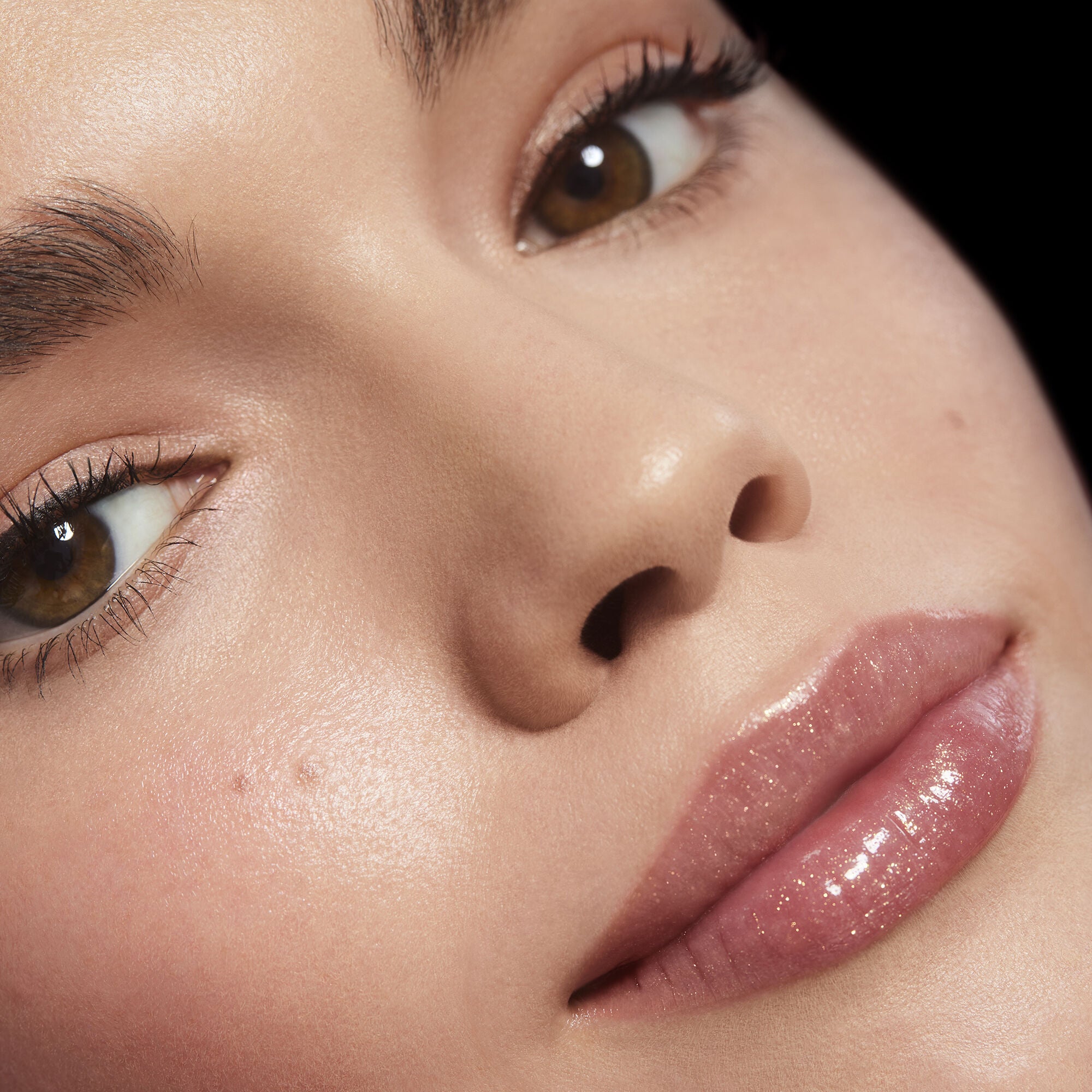 Model Wearing O FACE Lip Balm