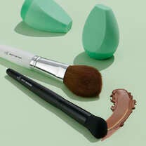 Angled Silicone Face Sponge, 