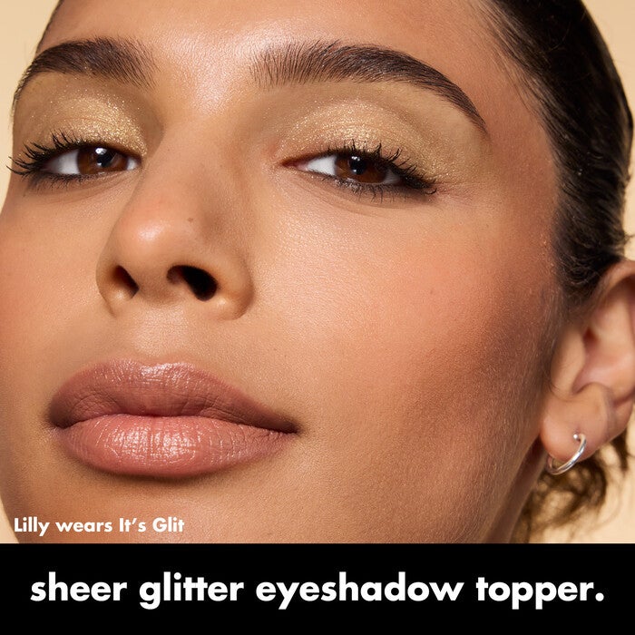 Model Wearing It's Gilt Gold Sparkle Eyeshadow