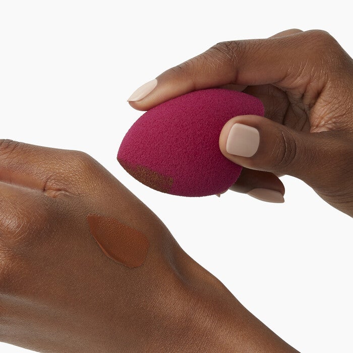 Applying Makeup with Sponge